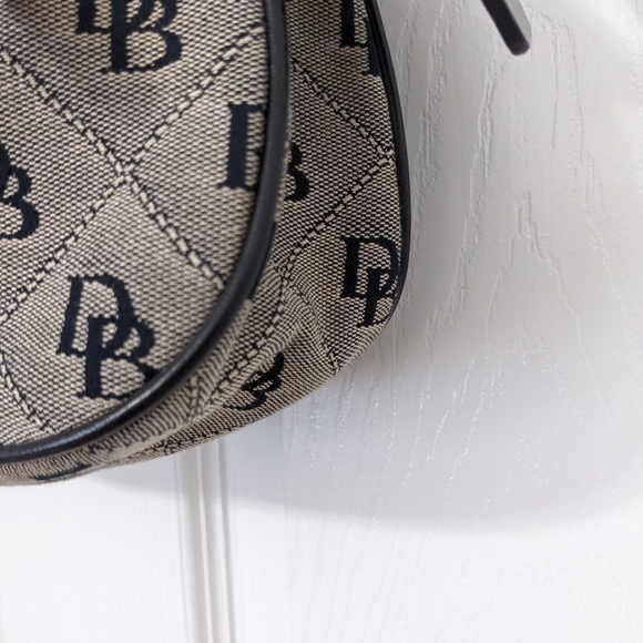 ~SOLD~ Dooney & Bourke Small Shoulder Bag - Picture 5 of 13